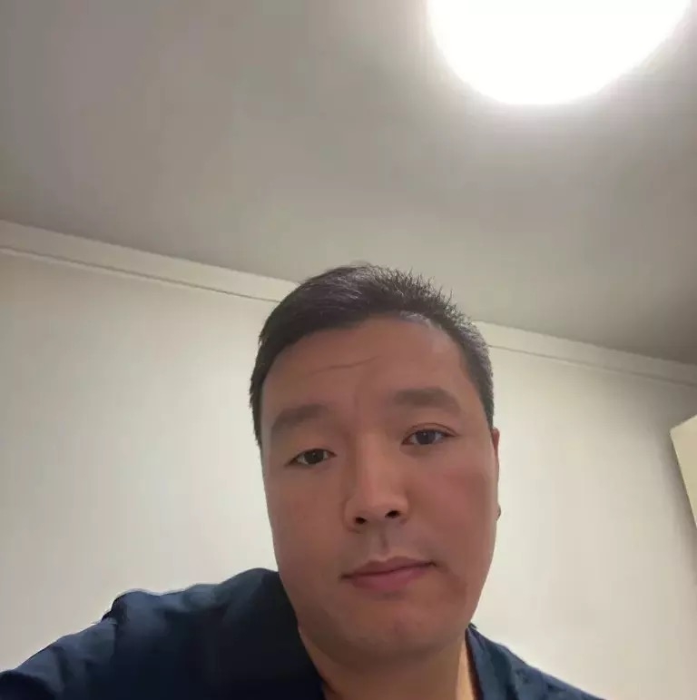 穿唐装的松鼠的第一张照片--常州相亲服务中心