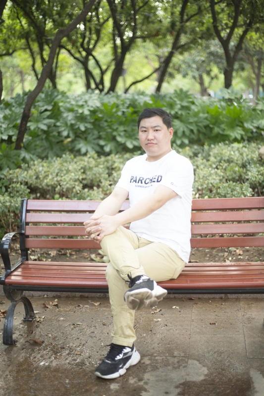抱着鱼睡觉的猫的第一张照片--常州相亲服务中心