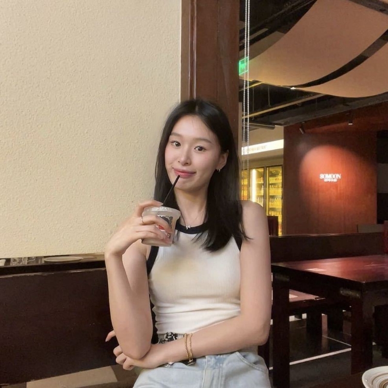 羽毛的第一张照片--常州相亲服务中心